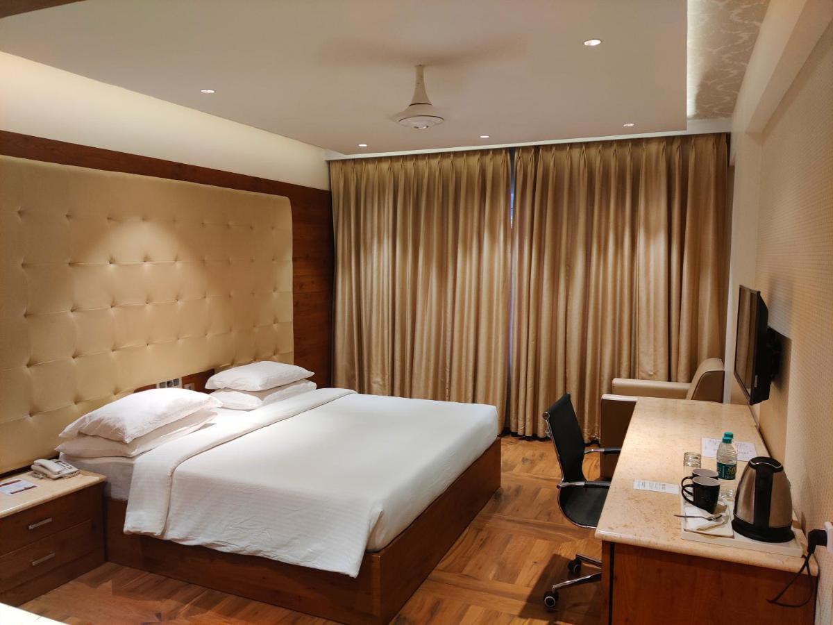 White Lotus Hotel Udupi Eksteriør billede